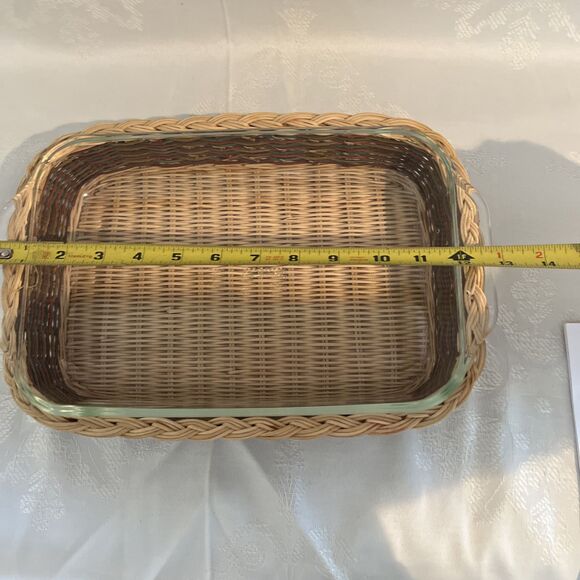 Vintage PYREX 2 Qt. 11x7x1.5” Casserole Dish #232-R With Original Wicker Basket - Picture 3 of 5